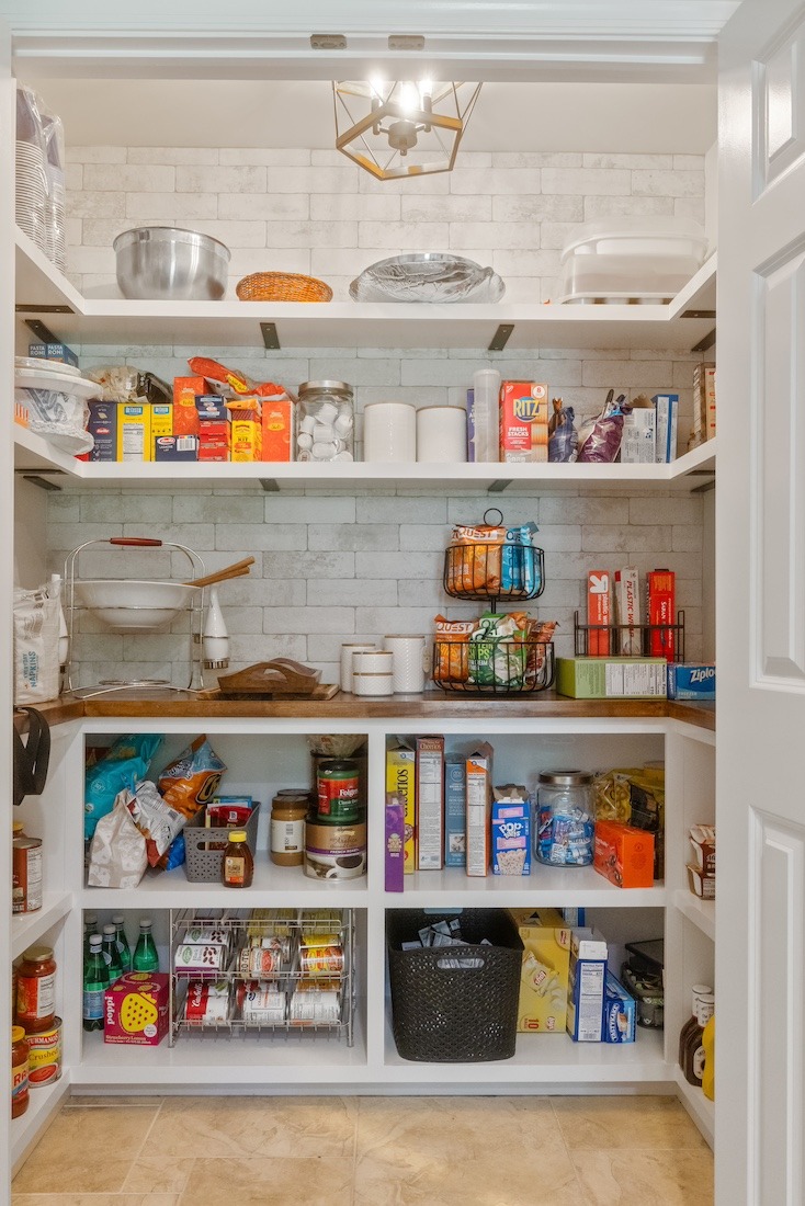 Beechnut Circle-pantry_12